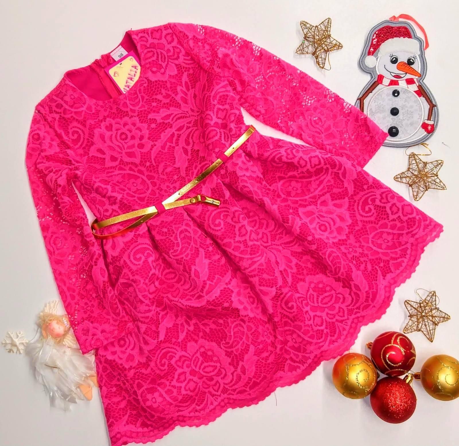 b3a999c0-d766-4cfd-a50a-28fd081ebea4 Krajkové šaty s opaskom Natália - ružové