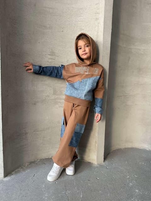 Dívčí bavlněná souprava JEANS DREAM hnědá Dívčí bavlněný komplet JEANS DREAM #new25 - hnědý - Obrázek 1