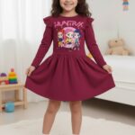 Bavlnené šaty s volánmi HUNTR/X - bordové