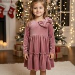 Velúrové šaty s trblietkami a mašľou jesen25 - pudrové